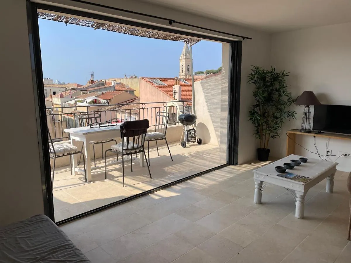 Appartement Plein centre de Sanary avec balcon  Sanary-sur-Mer